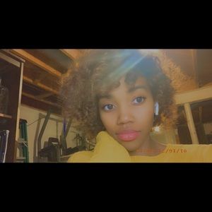 Meet your Posher, Nira